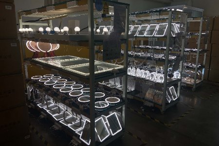 Makeup Mirror Aging Test