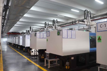 Automatic Injection Molding Machine