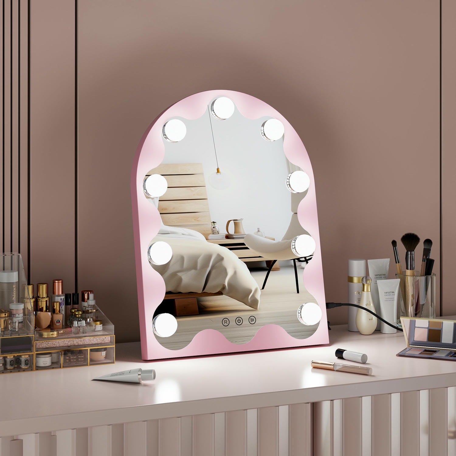 1757052680377514.jpg Arch Hollywood Mirror
