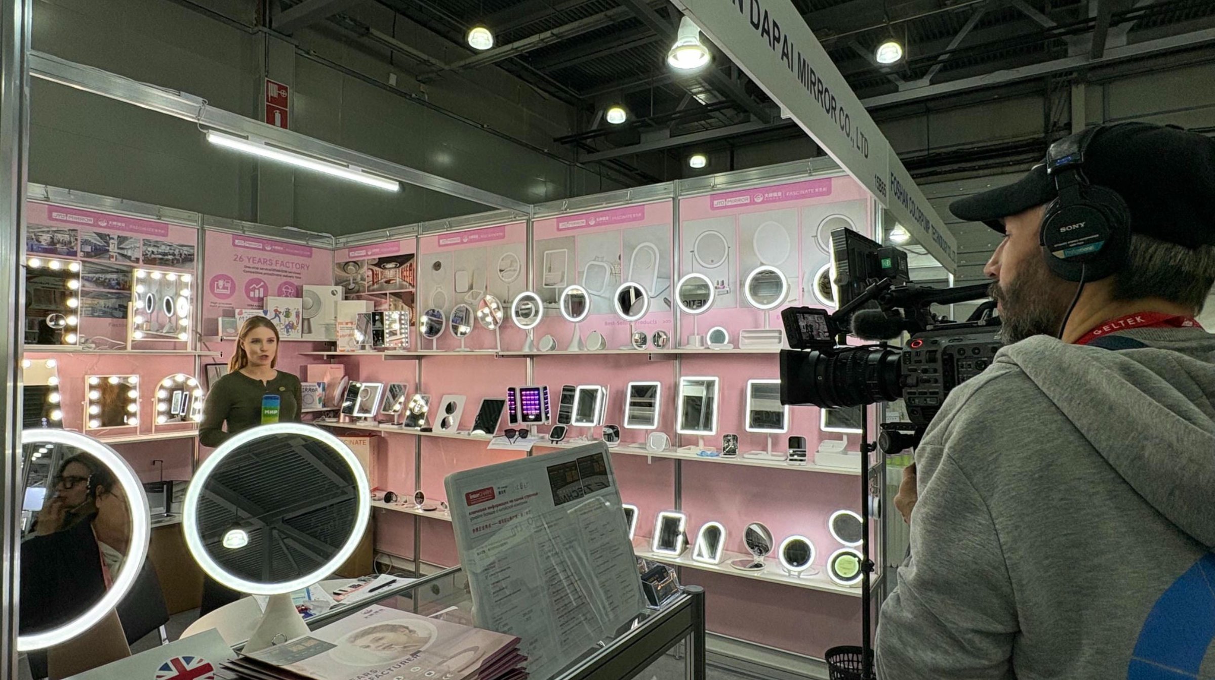 JYD Mirror × DAPAI Mirror Strengthen Global Partnerships at InterCHARM 2025 Moscow