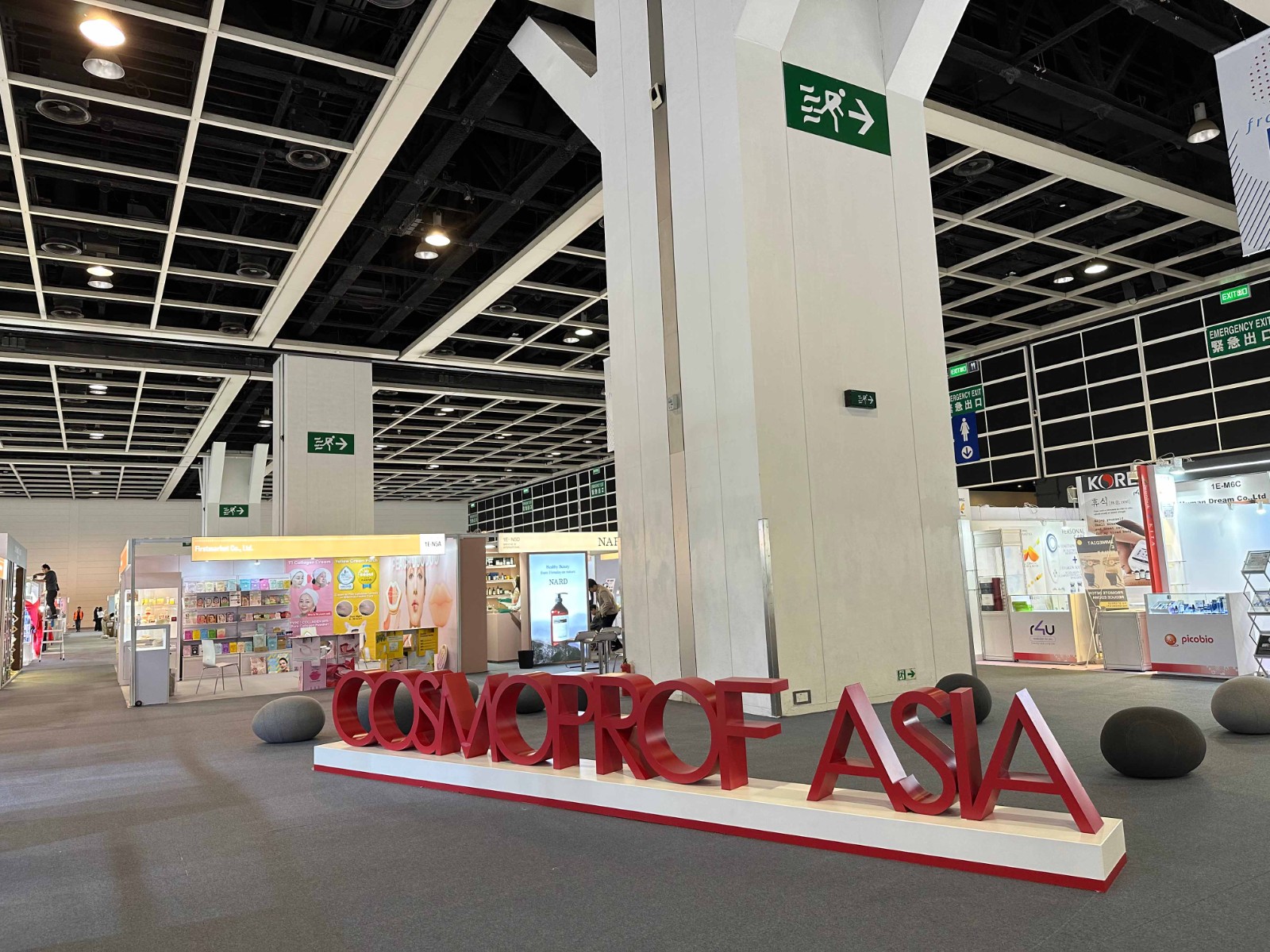 DAPAI Mirror COSMOPROF ASIA DAPAI Mirror COSMOPROF ASIA