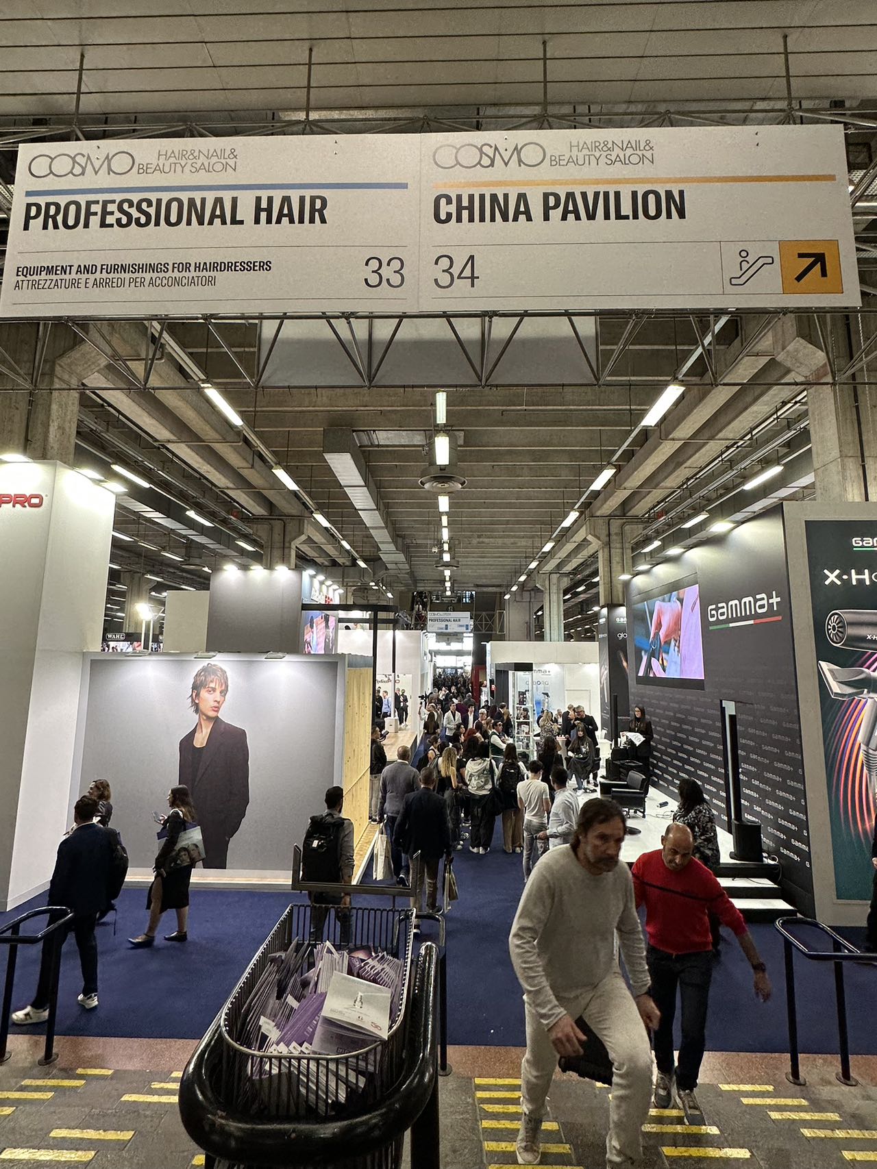 DAPAI Mirror, 2024 COSMOPROF, Bologna Italy DAPAI Mirror, 2024 COSMOPROF, Bologna Italy