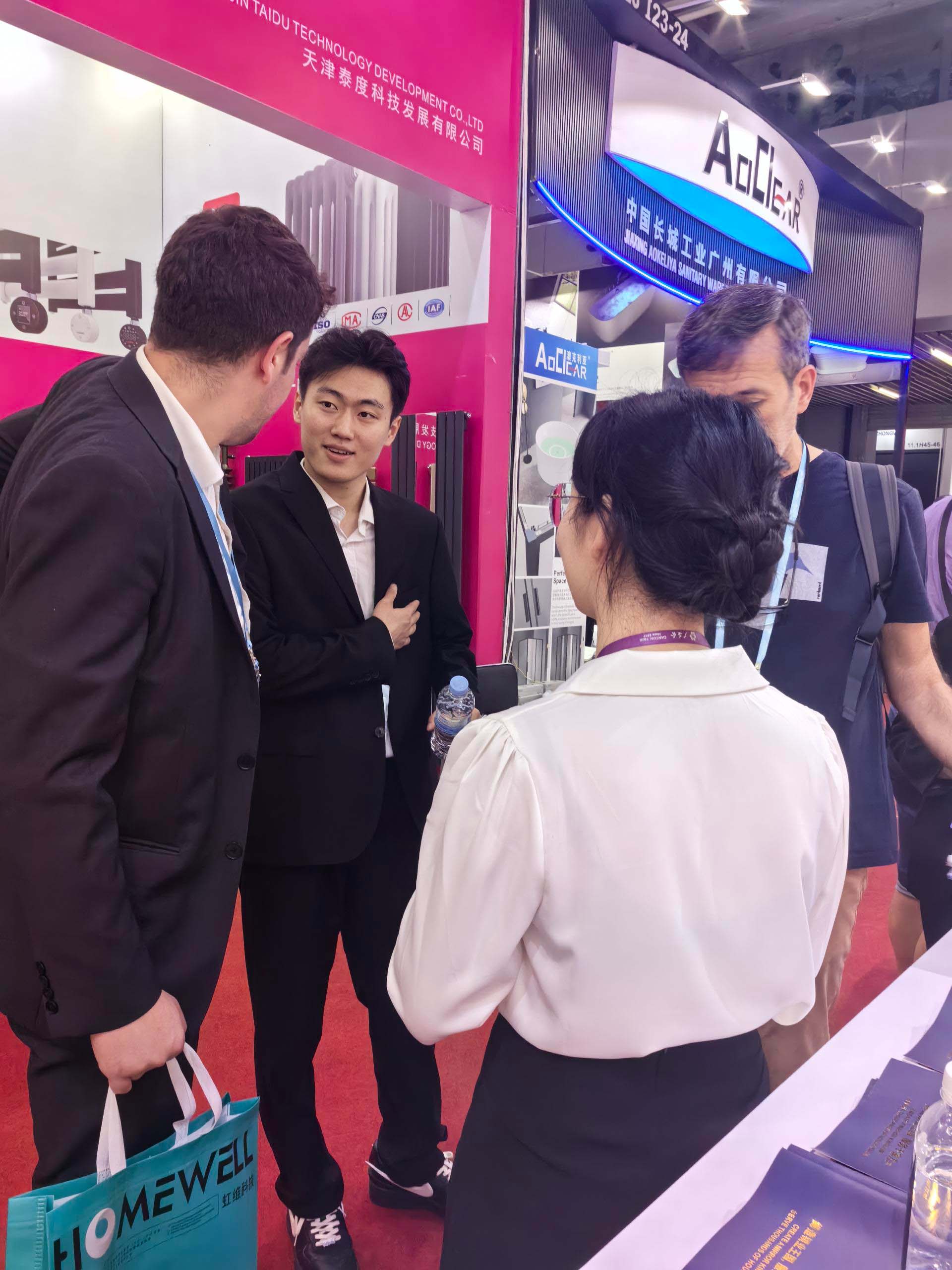 1716453242709322.jpg Zhongshan Dapai Mirror Industry shines at the 135th Canton Fair